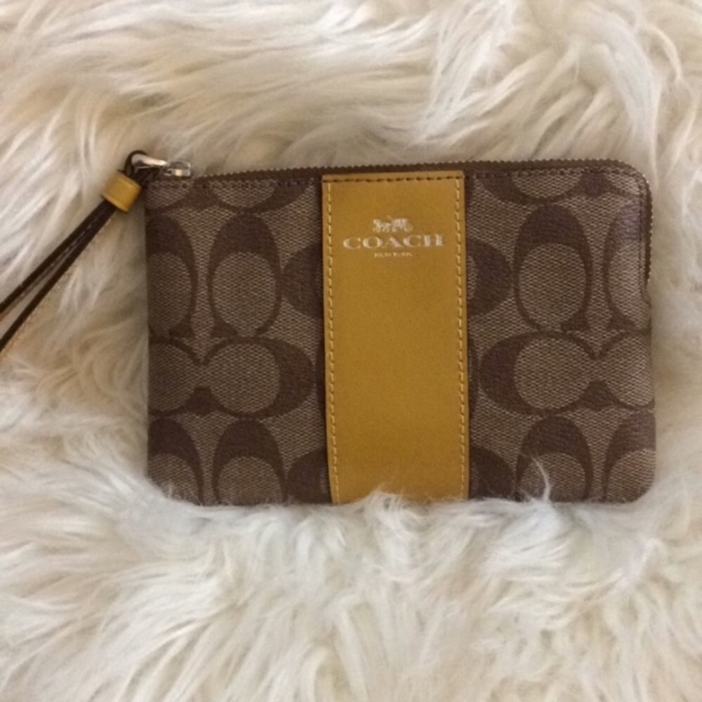COACH WRISTLET NWT